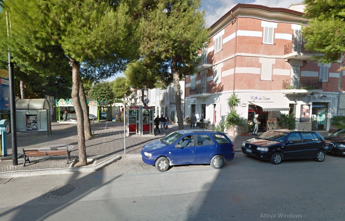 Smantellate le storiche Cabine Telefoniche di Corso Matteotti - Porto Recanati (Comunicati Stampa) (Registrazione) (Blog)