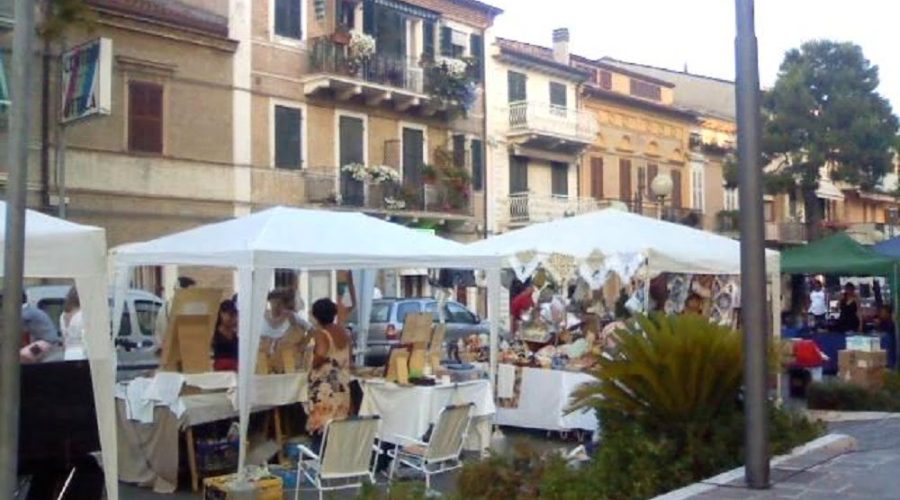 Da oggi quattro fine settimana in piazza per scoprire i mercatini tipici