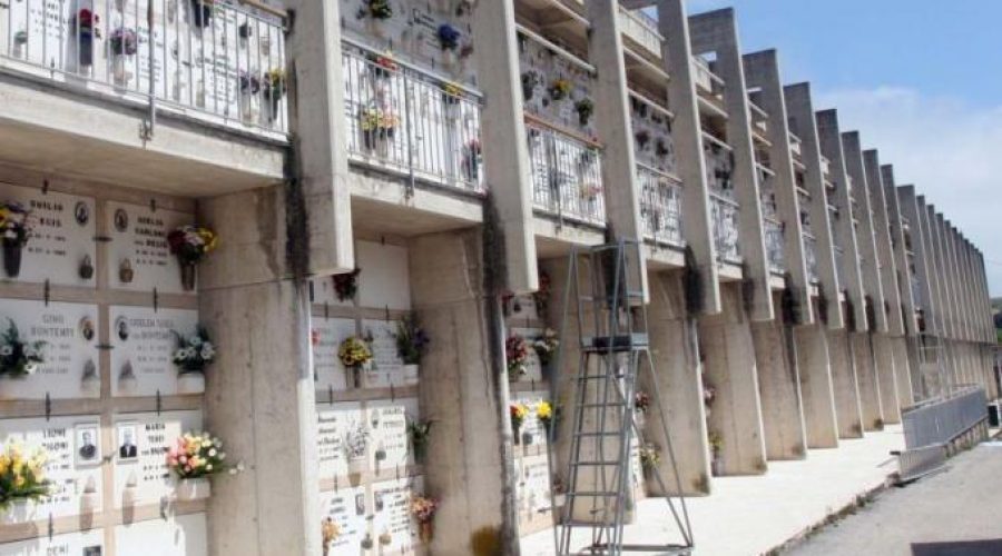 Furti perfino al cimitero