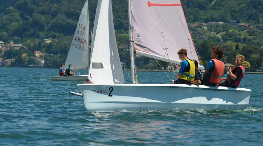 I ragazzi delle medie alle prese con le attività nautiche