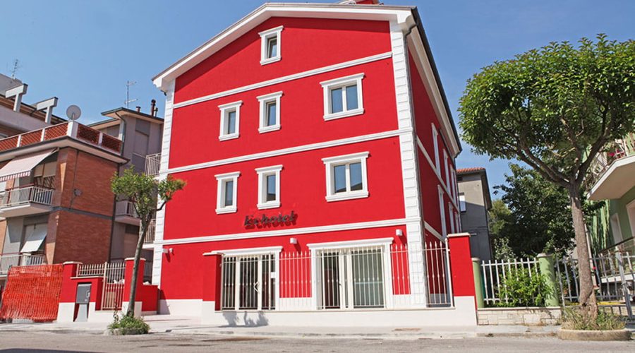 Turisti Lombardi se ne vanno dall’Hotel perché arrivano dei Senegalesi