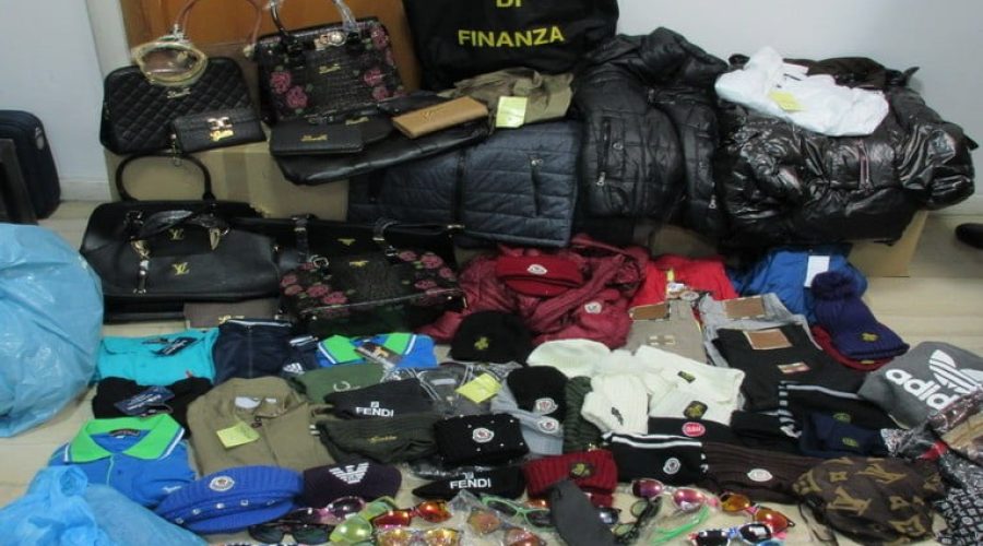 Scoperto laboratorio clandestino, denunciati tre senegalesi