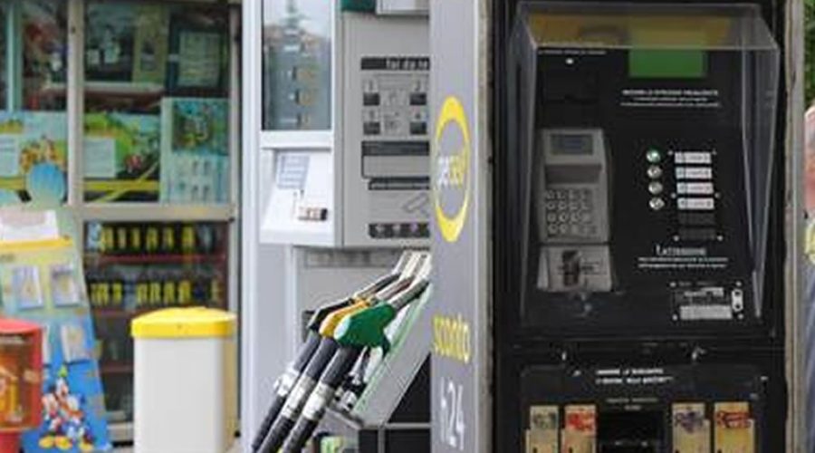 Distributore Self Service svaligiato in Via del Sole
