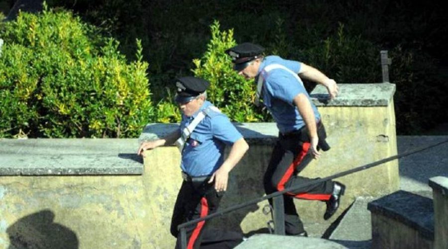 Ladro scappa dai Carabinieri e si lancia in una rocambolesca fuga