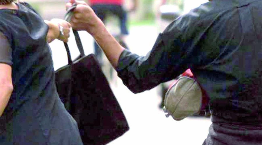 Tentato scippo ad una donna in via Galilei