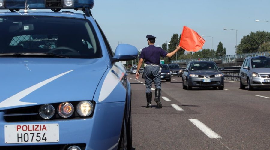 Schianto in autostrada, due morti