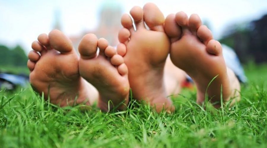 Fanno sesso in giardino ma restano chiusi fuori casa nudi