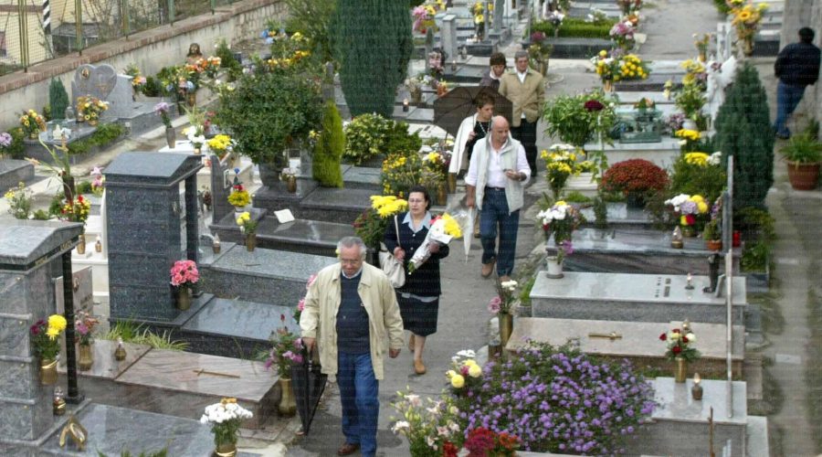 Derubato al cimitero mentre assisteva ad una veglia funebre