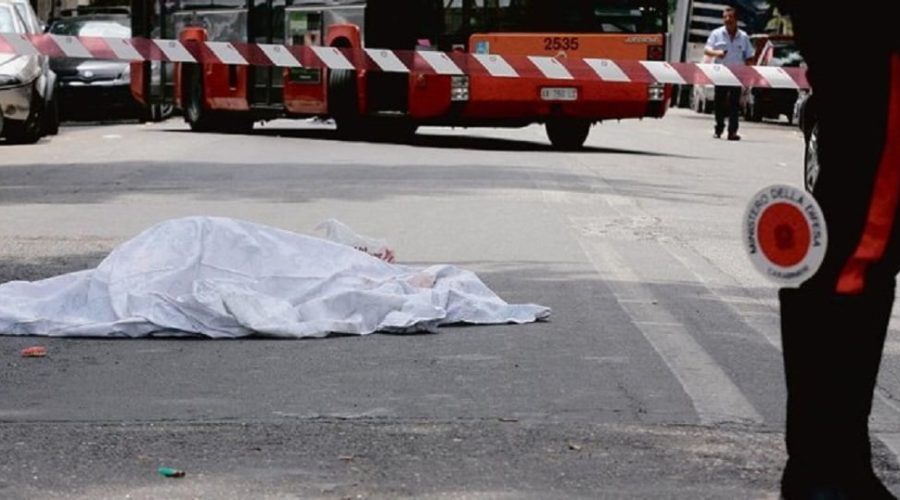 Sospetta overdose, trovato morto in strada un uomo di 53 anni