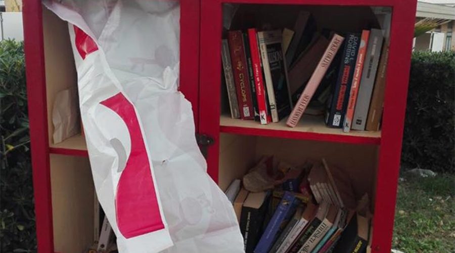 Danneggiata la casetta dei libri a Castennou