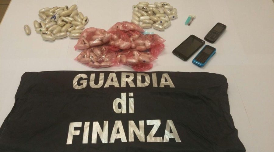 Droga: i Carabinieri arrestano un gruppo di spacciatori responsabile di diverse morti per overdose.