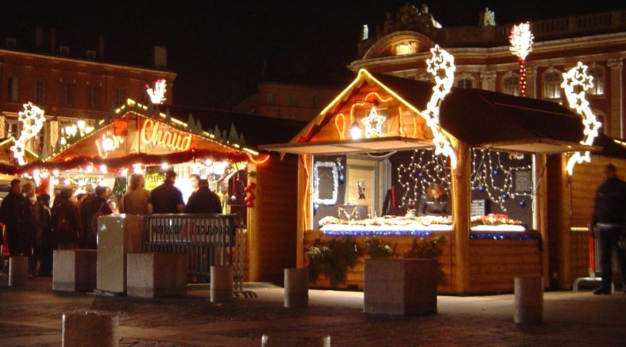 Scontro sulle casette allestite in piazza Brancondi