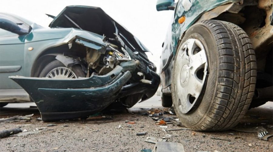 Frontale fra due auto, grave un 21enne
