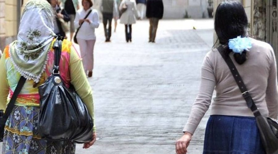 Due donne rom denunciate per furto in appartamento