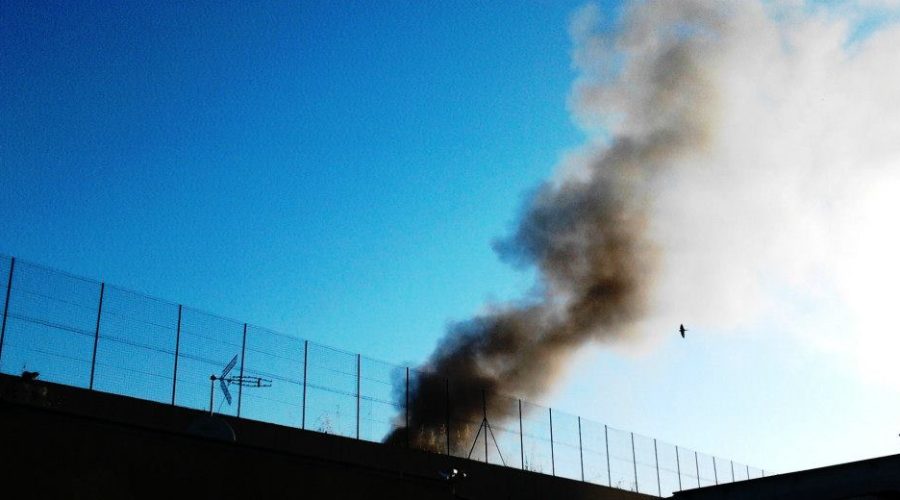 Forti mal di testa a casua di esalazioni provocate da aziende manufatturiere