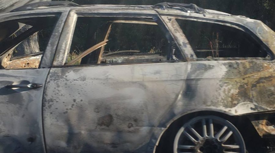 Auto distrutta dal fuoco a Scossicci