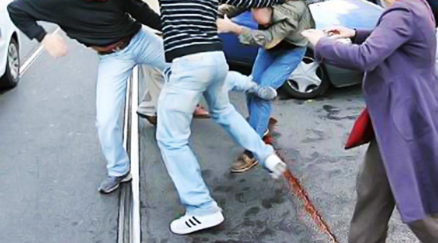 Pestato a sangue per aver difeso la fidanzata da molestie