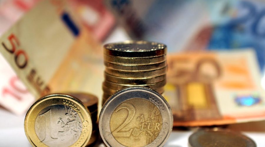 Cene di pesce no pagate e finto volontario per riscuote offerte