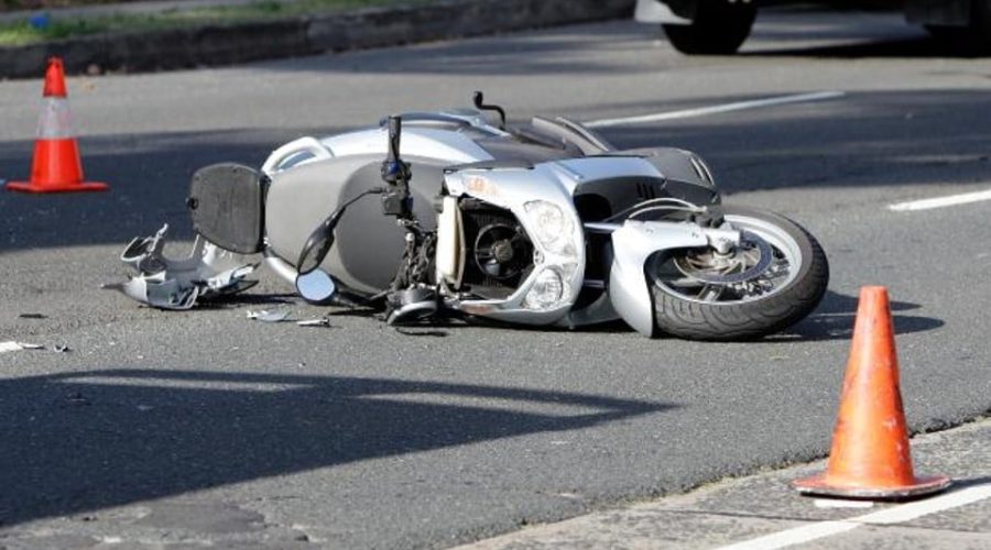 Incidente con lo scooter, un 55enne grave trasferito a Torrette