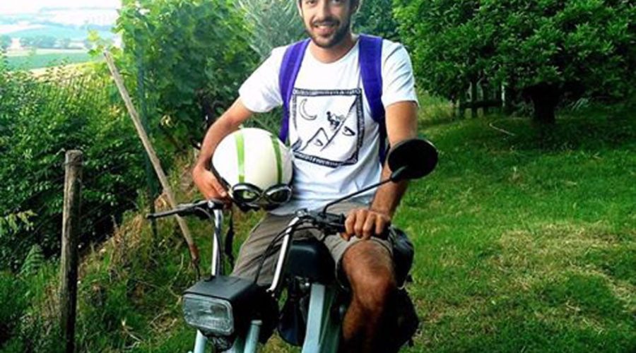 A cavallo di un motorino verso i sibillini, per un tour di solidarietà