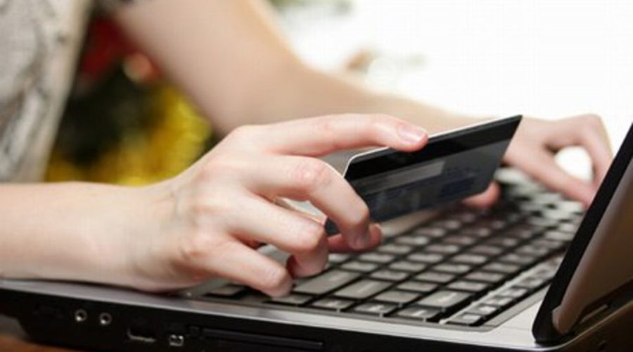 Promette un posto di lavoro in cambio di soldi ma era una truffa