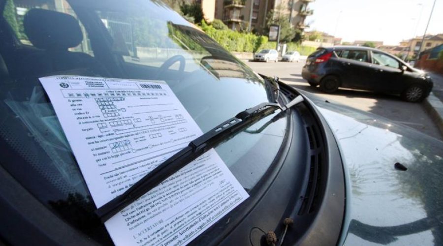 Nuove sanzioni da 25 a 41 euro per ticket di sosta assente o scaduto