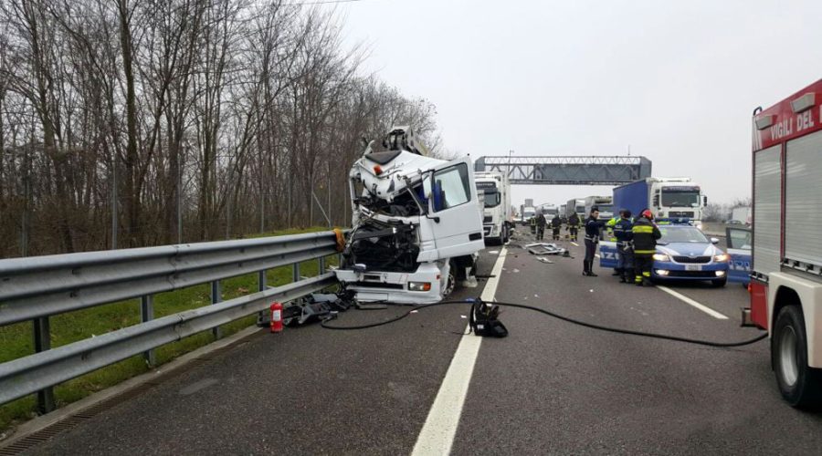 Chiusa autostrada a nord del casello di Loreto, causa tragico incidente