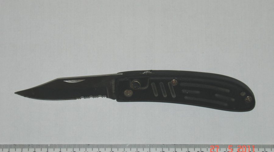 34enne minaccia una donna con un coltello poi scappa, arrestato
