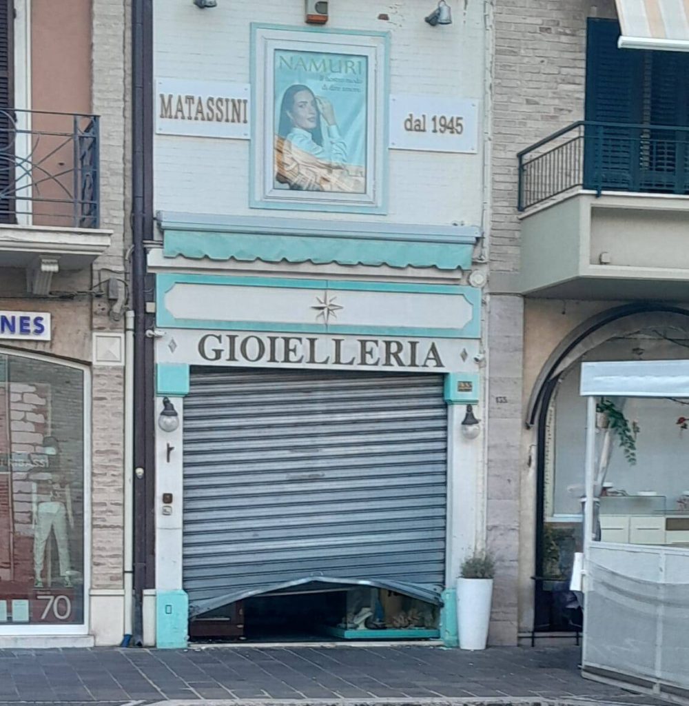 Furto Gioielleria Matassini
